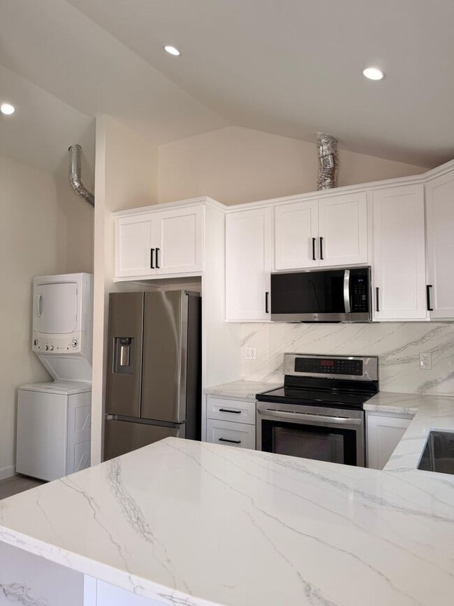 Photo - 720 Geneva St