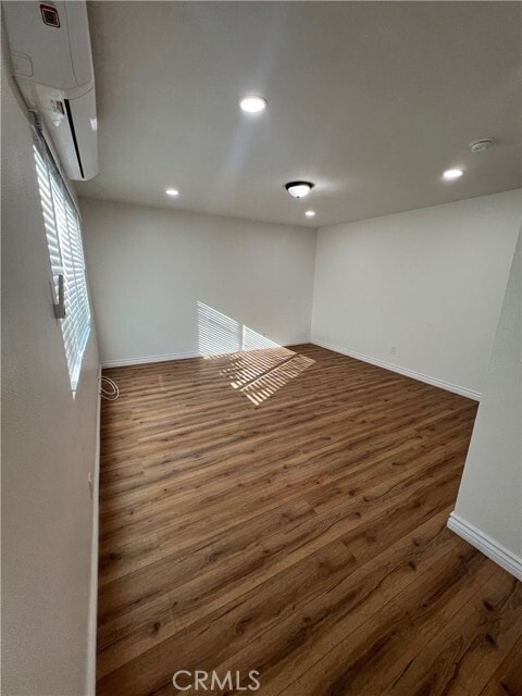 Photo - 9327 Myron St