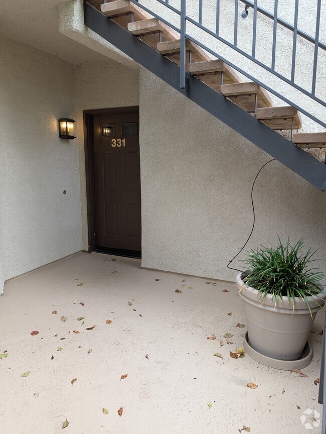 Building Photo - 24145 Del Monte Dr. Rental