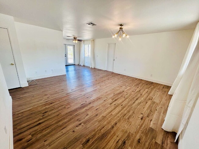 Building Photo - Beautiful 4 Bedroom House for rent in South Joshua Tree