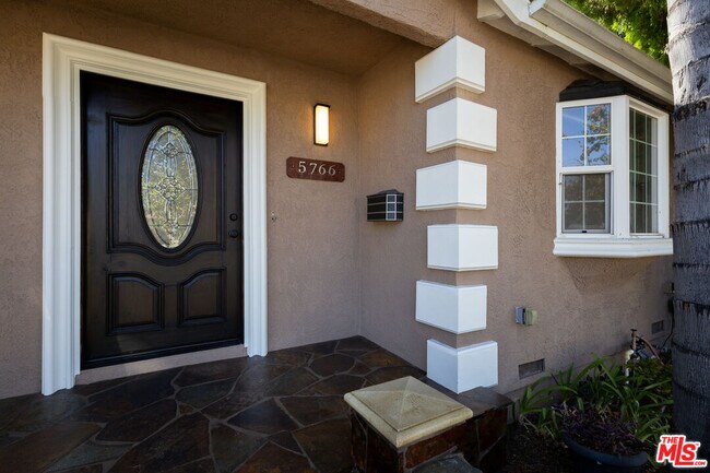 Photo - 5766 Newcastle Ave