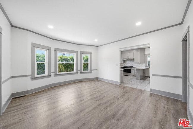 Photo - 613 N Lucerne Blvd