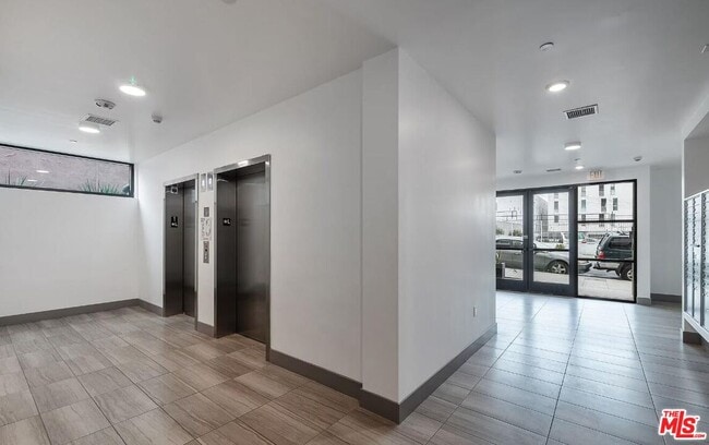 Photo - 825 S Coronado St Unit 301