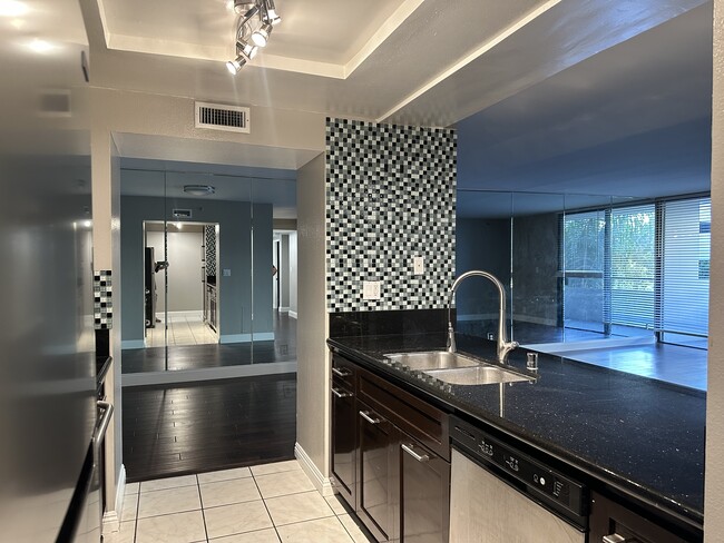 Photo - 600 W 9th St Unit 406