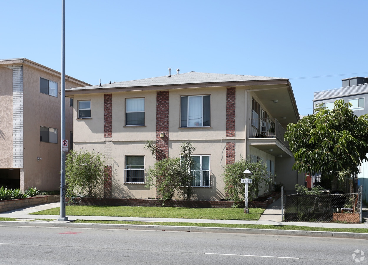 Photo - 4253 S Centinela Ave Apartments
