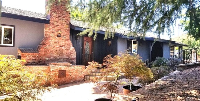 Photo - 268 Lake Sherwood Dr House