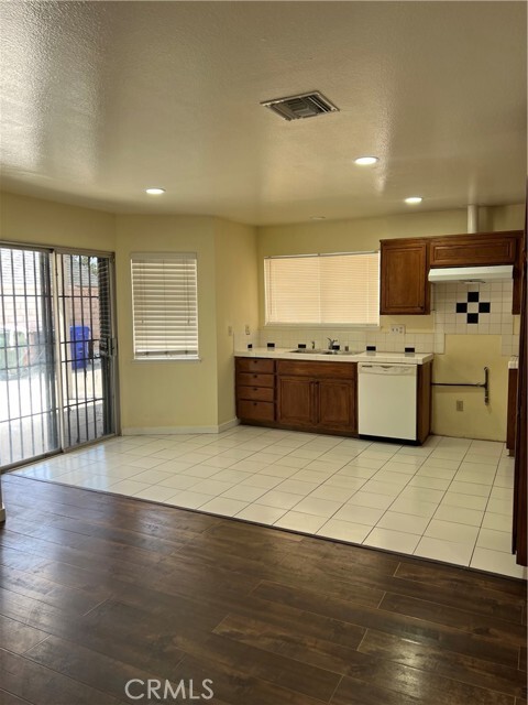 Photo - 924 N Quince Ave