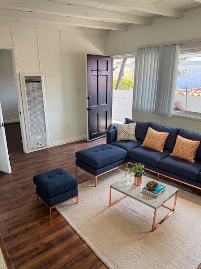 Building Photo - 320 7th St