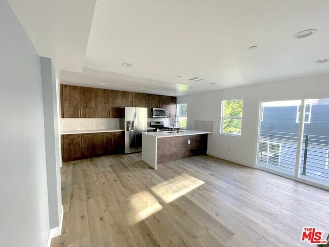 Photo - 1554 Winona Blvd