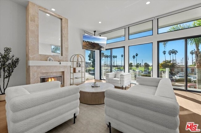 Photo - 6730 Esplanade