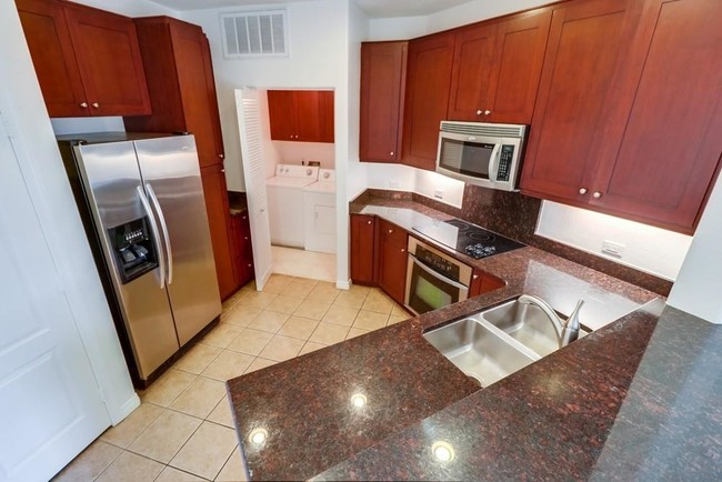 Kitchen & Laundry - 3950 Ohio St Unit 418