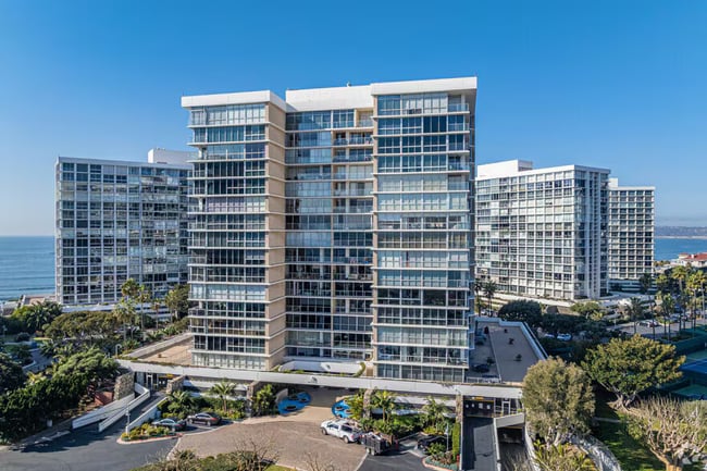 Building Photo - 1750 Avenida del Mundo Unit 0000