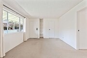 Photo - The perfect upstairs location down town Sa... House