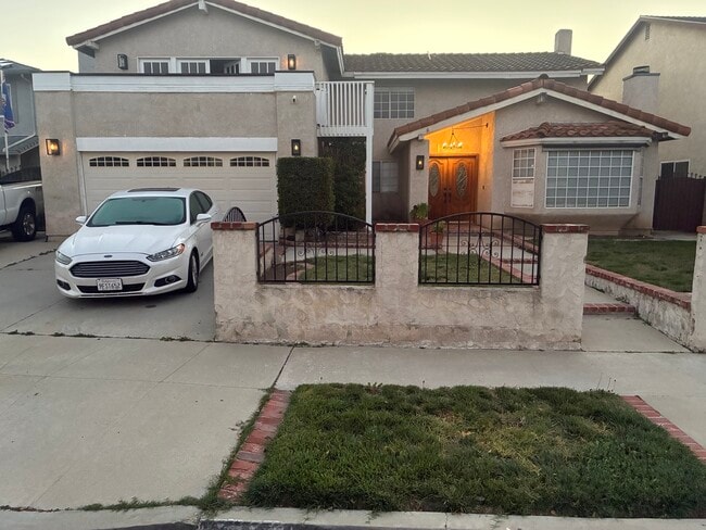 Building Photo - 1926 Glenview Ave Unit Glenview