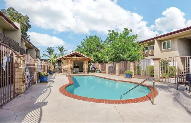 Photo - 930 Peach Ave