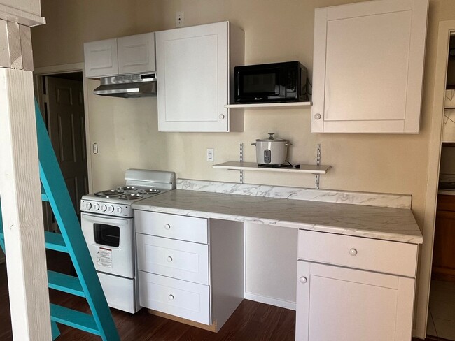 Building Photo - 11232 Fulmer Dr Unit Fulmer #B