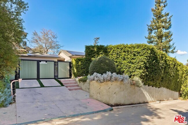 Photo - 2841 Montcalm Ave