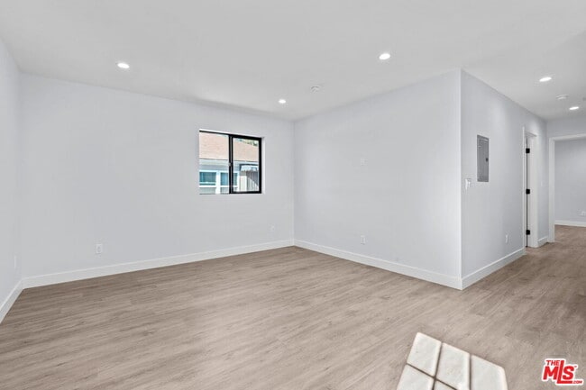 Photo - 1518 1/2 Stearns Dr