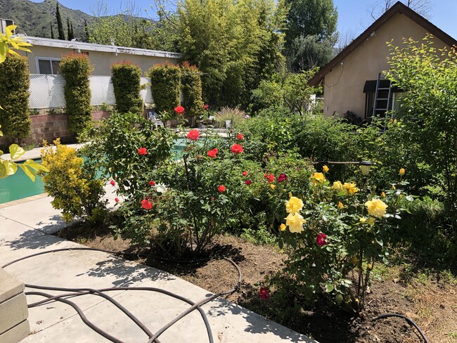 Building Photo - 1054 E Providencia Ave Unit #B