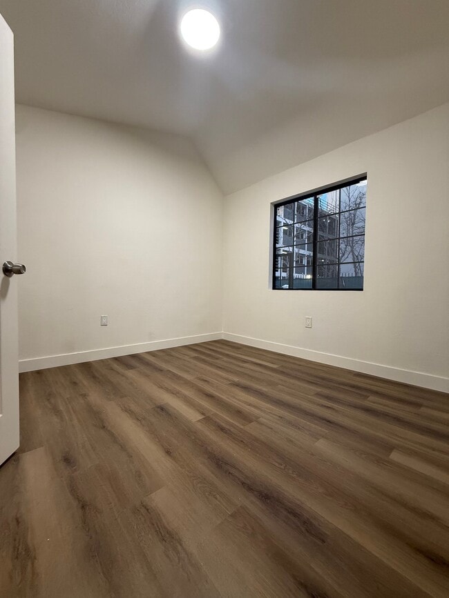 Photo - 1518 N Broadway Unit 1