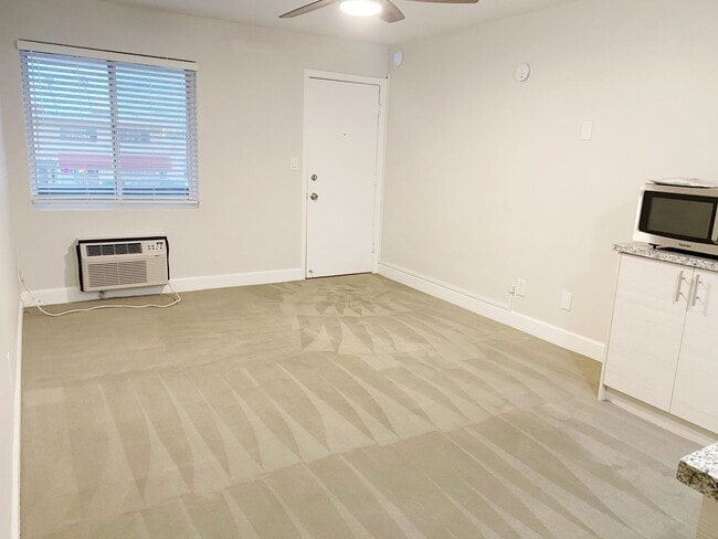 Photo - STUDIO AVAILABLE IN THE HEART OF DOWNTOWN ... Unit 1141 Silverado St #118