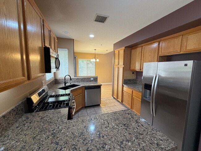 Photo - 3 Bed, 2.5 Bath Townhome in gated Park Lane Community