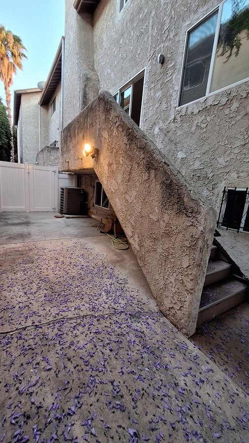Photo - 15610 Moorpark St Townhome