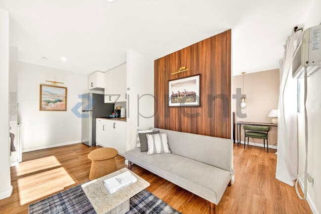 Building Photo - 12877 Borden Ave