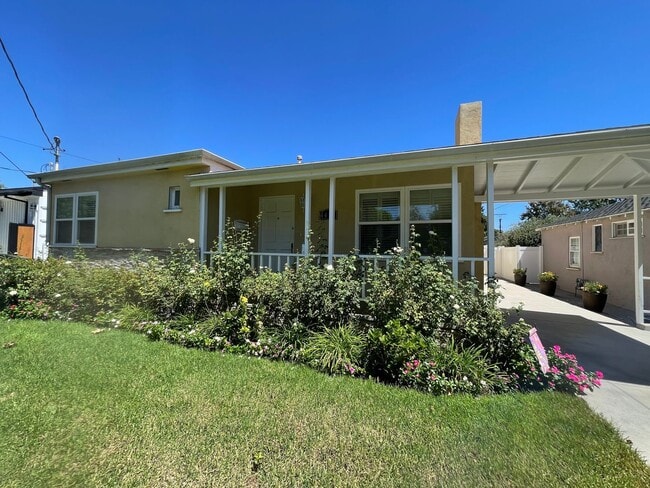 Building Photo - 4432 Bakman Ave