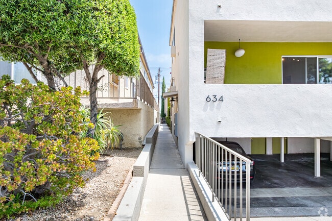 Entrance - Ivy on Harvard