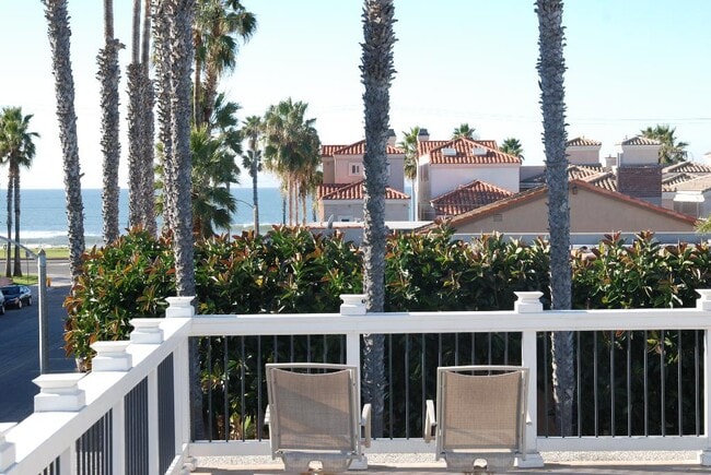 Building Photo - The Walnut Avenue Apartments