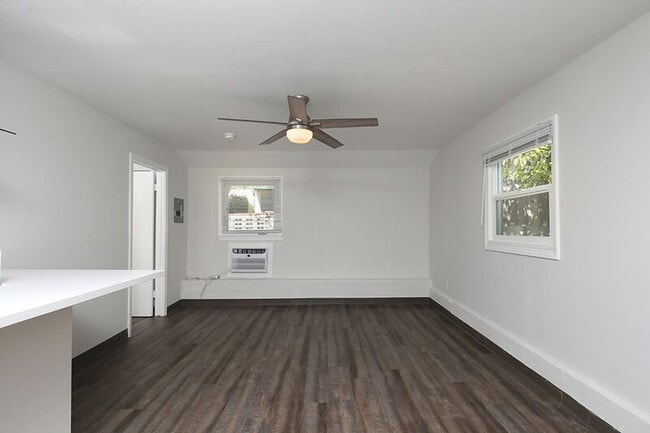 Photo - 10002 1/2 Pinewood Ave