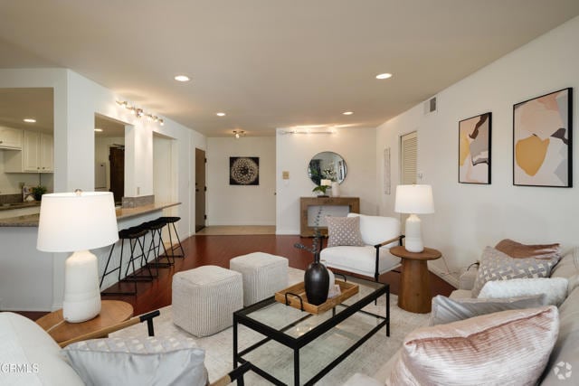 Building Photo - 266 S Madison Ave Unit 105 Rental