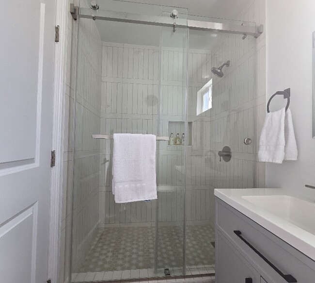 Photo - 6611 Winnetka Ave