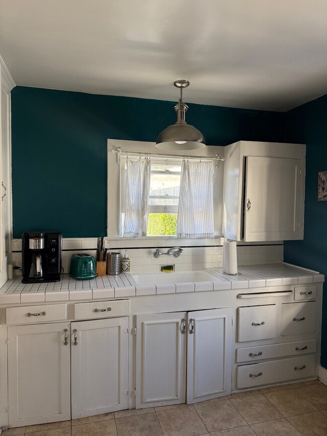 Building Photo - 731 Cochran Ave