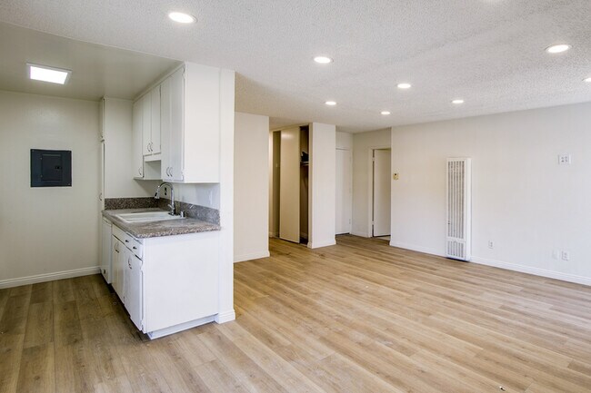 Photo - 5452 Corteen Pl Unit 18