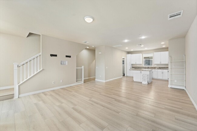 Photo - 2651 W Lincoln Ave