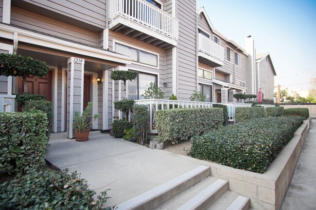 Photo - 1214 S Mayflower Ave