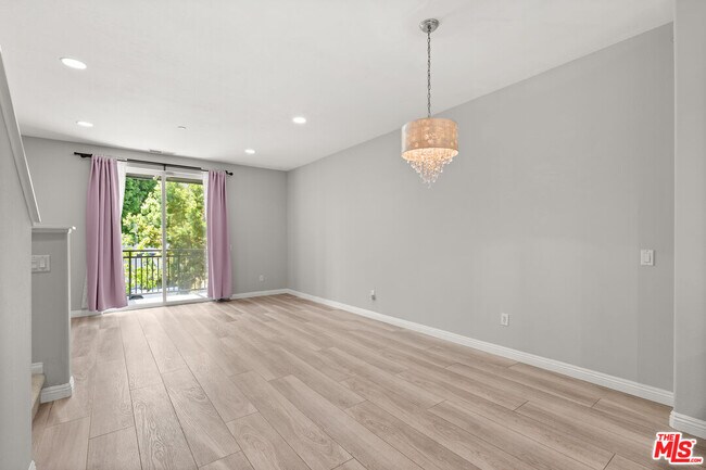 Photo - 8620 Belford Ave