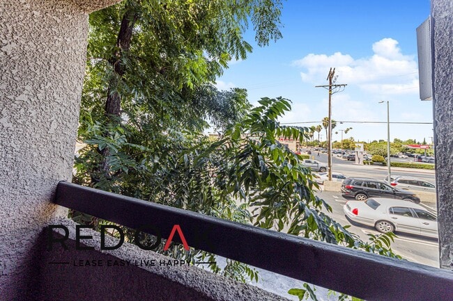 Photo - 8614 Woodley Ave Unit 221