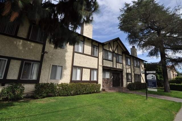 Photo - 6954 Woodman Ave Apartment Unit 19