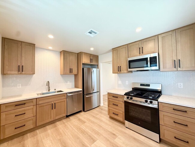 Building Photo - 9291-97 Earl St Unit 9293