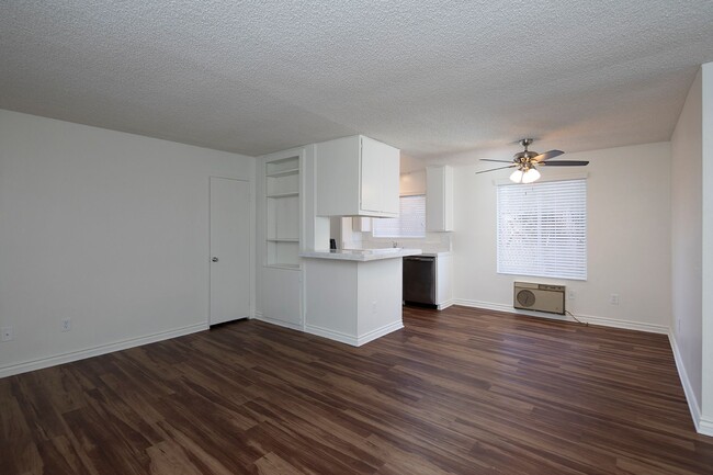 Photo - San Remo Court