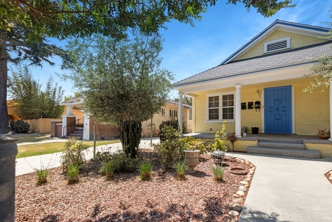 Updated 2BR Duplex in Angeles Mesa – Solar... - Updated 2BR Duplex in Angeles Mesa – Solar... Condo Unit 2