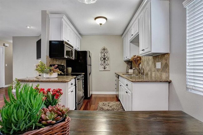 Photo - 2319 Curlew St Unit 2