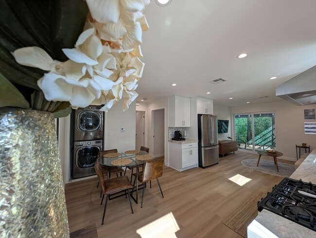 Photo - 6328 Mary Ellen Ave