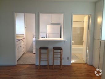 Building Photo - 226 N Hollywood Way