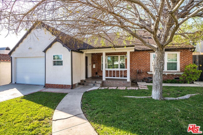 Photo - 523 E Fairmount Rd