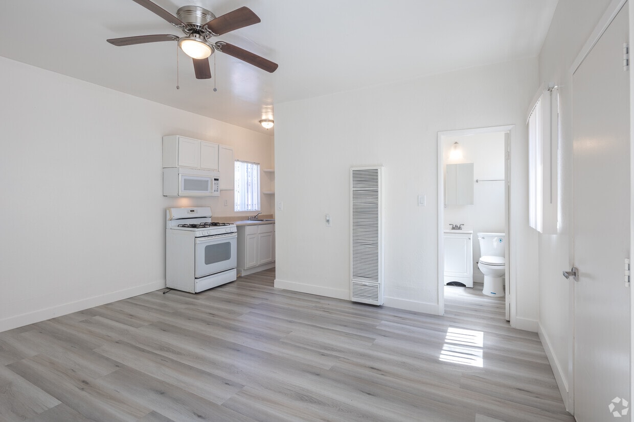 3D Tour - 1935 Myrtle Ave.