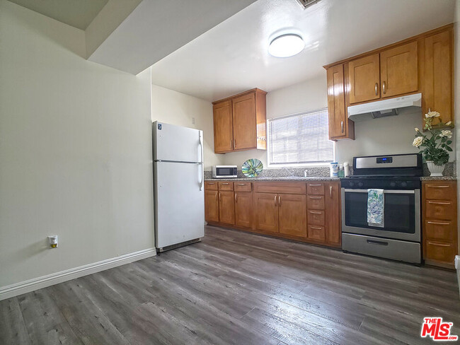 Photo - 356 S St Andrews Pl Condo